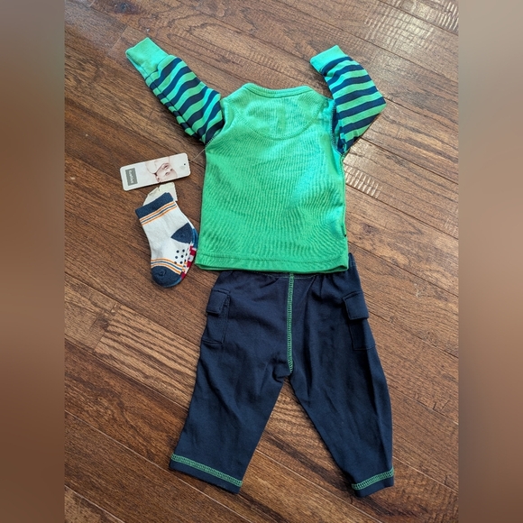 Kushies Green & Navy 2 Baby Outfits with Socks 6 Pairs NWT 3M - Picture 5 of 6